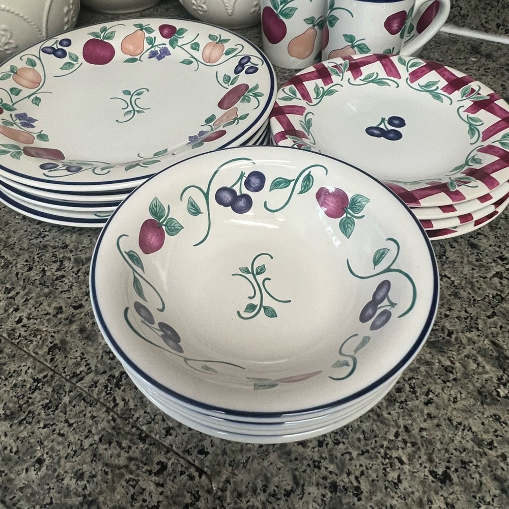 Princess House Fruit Design Dinnerware Set